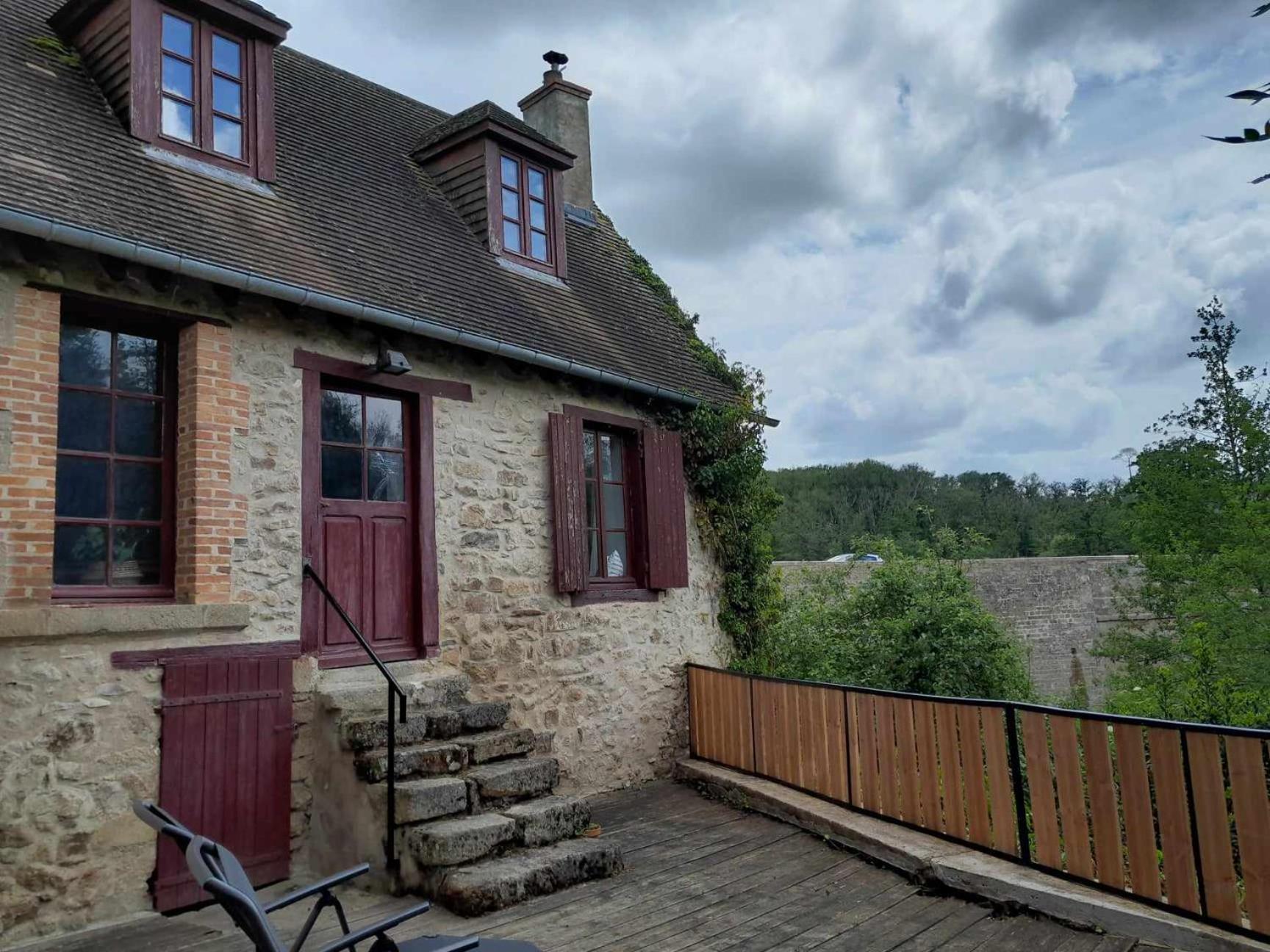 Gite "La Petite" Saint-Benoit-du-Sault Exterior photo